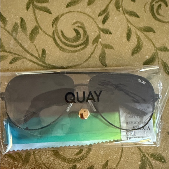 Quay Australia Other - Quay Australia Dark Gray Sunglasses